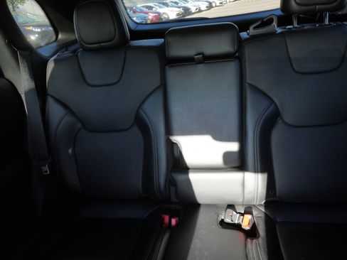 Used 2019 Jeep Cherokee Limited AWD/4WD image 13