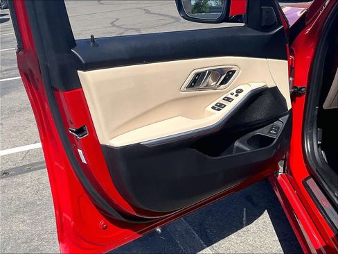 Used 2019 BMW 330i Sedan w/ Convenience Package image 23