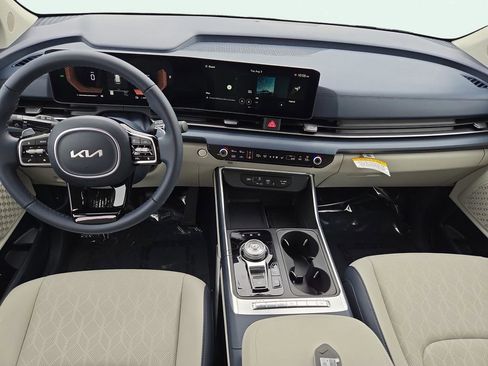 New 2026 Kia Carnival EX image 21