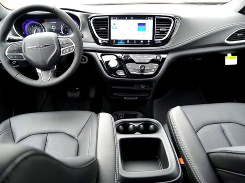 New 2026 Chrysler Pacifica Select image 25