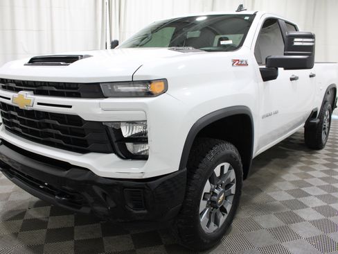 Used 2025 Chevrolet Silverado 2500 Custom w/ Custom Convenience Package AWD/4WD image 33