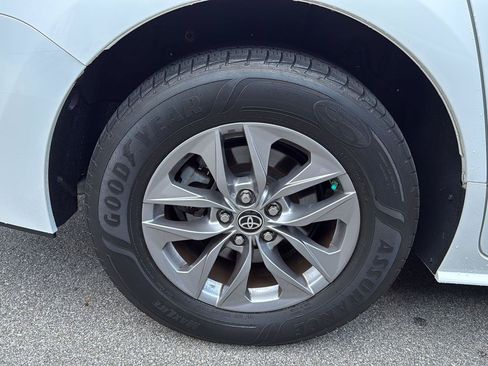 Used 2021 Toyota Sienna LE FWD image 14