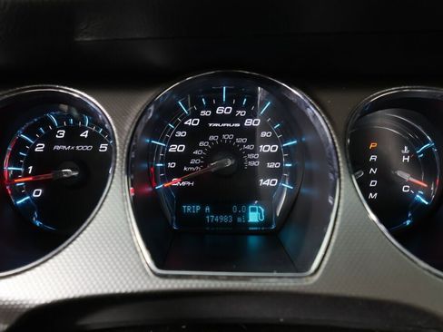 Used 2010 Ford Taurus SEL image 29