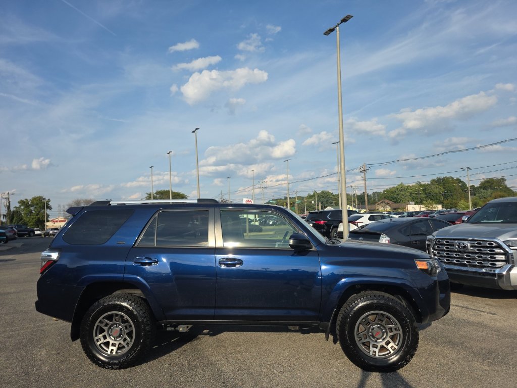 Used 2019 Toyota 4Runner SR5 AWD/4WD image 3