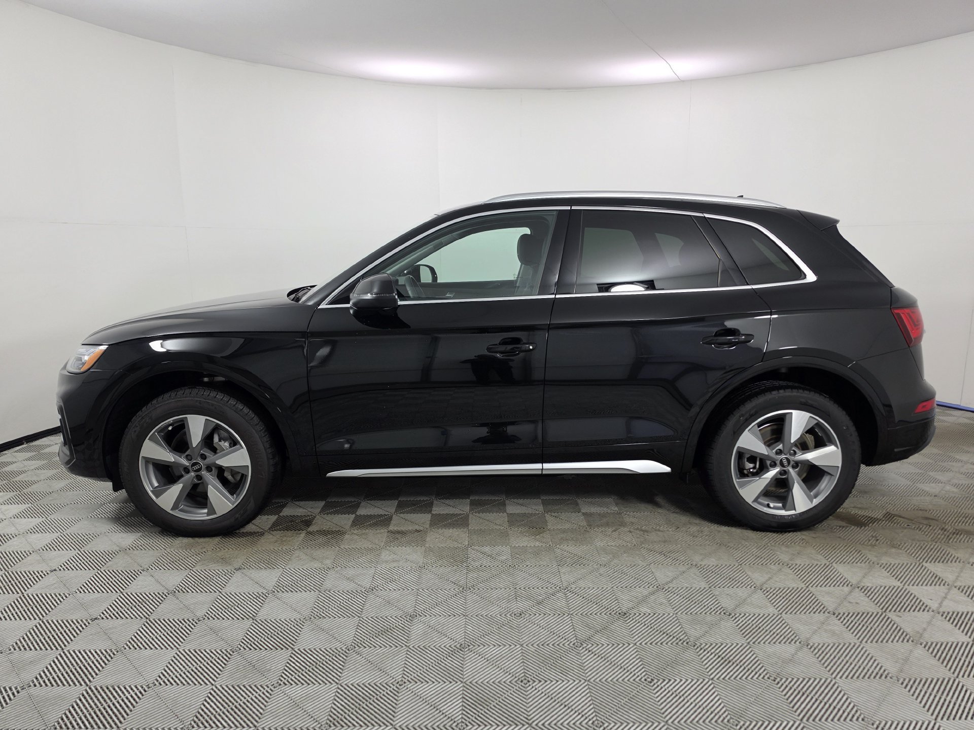 Used 2024 Audi Q5 Premium AWD/4WD image 4