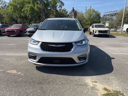 Used 2024 Chrysler Pacifica Touring-L