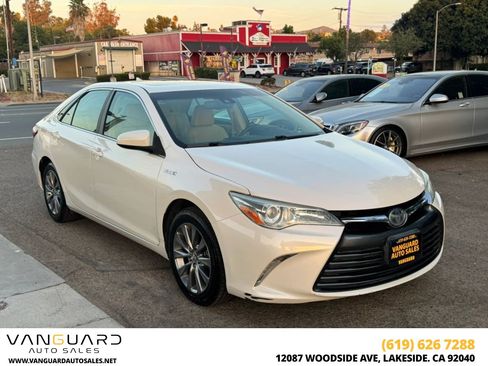 Used 2015 Toyota Camry XLE w/ Moonroof Package FWD image 1