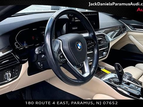 Used 2021 BMW 530e xDrive w/ Premium Package AWD/4WD image 11
