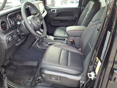 Used 2025 Jeep Wrangler Unlimited Rubicon AWD/4WD image 9