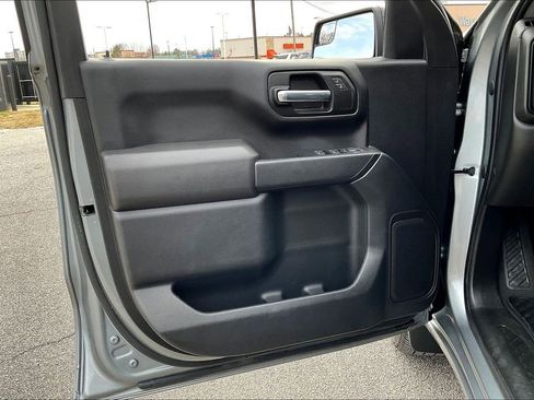 Used 2023 Chevrolet Silverado 1500 Custom image 18