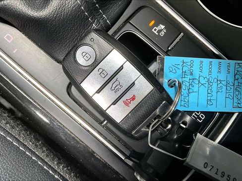 Used 2019 Kia Sorento EX image 12