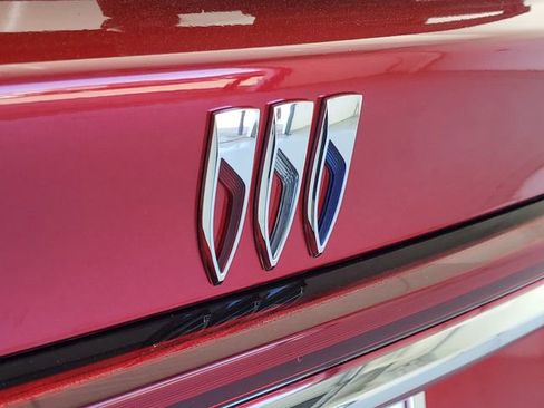 Used 2025 Buick Enclave Preferred w/ Power Package image 9