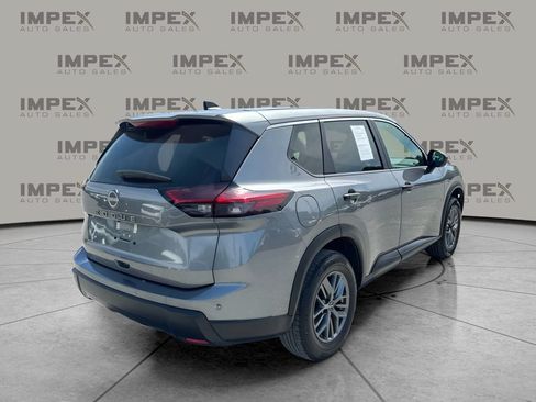 Used 2024 Nissan Rogue S FWD image 5