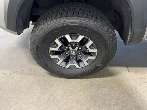 Used 2021 Toyota Tacoma TRD Off-Road w/ TRD Premium Off Road Package AWD/4WD image 31