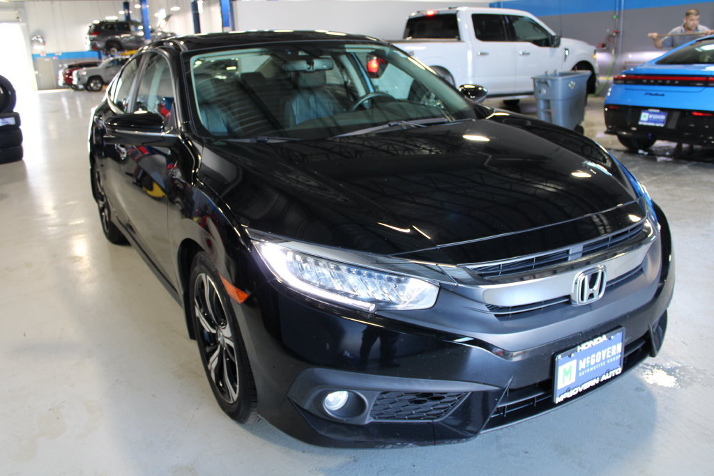 Used 2017 Honda Civic Touring image 3