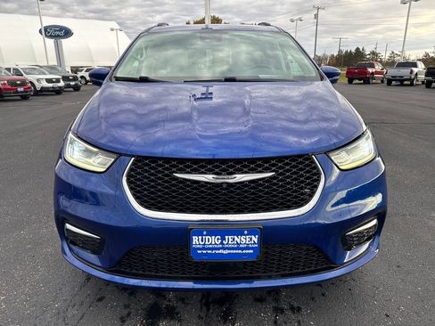 Used 2021 Chrysler Pacifica Touring-L w/ Uconnect Theater Family Group image 10