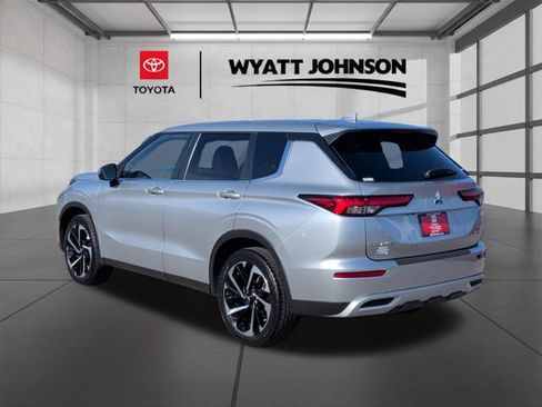 Used 2024 Mitsubishi Outlander SE AWD/4WD image 3