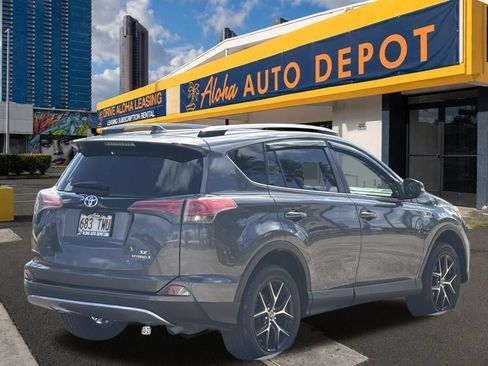 Used 2018 Toyota RAV4 SE AWD/4WD image 5