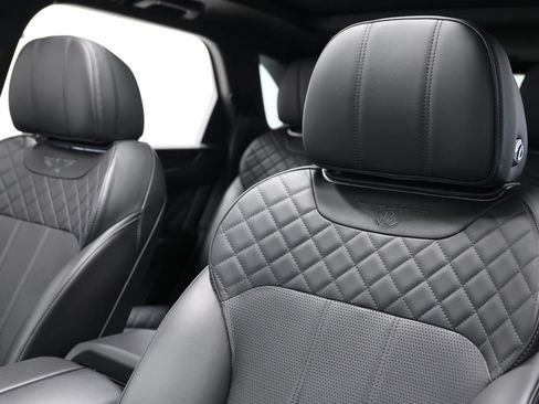 Used 2020 Bentley Bentayga Plug-In Hybrid AWD/4WD image 19