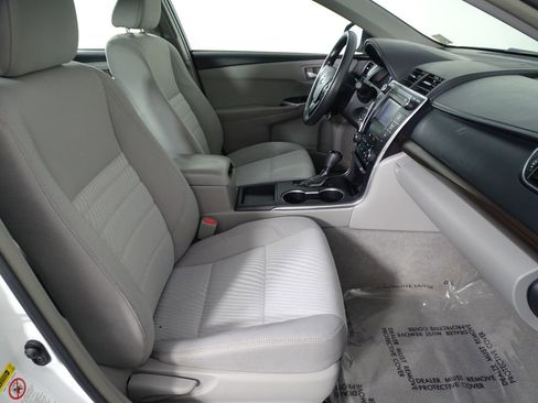 Used 2017 Toyota Camry LE image 18