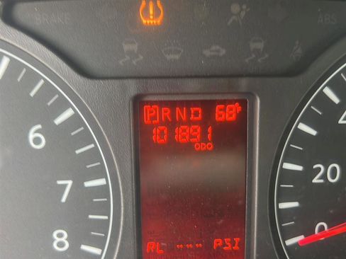 Used 2021 Nissan NV 2500 SV image 2