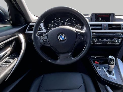 Used 2018 BMW 320i Sedan RWD image 6
