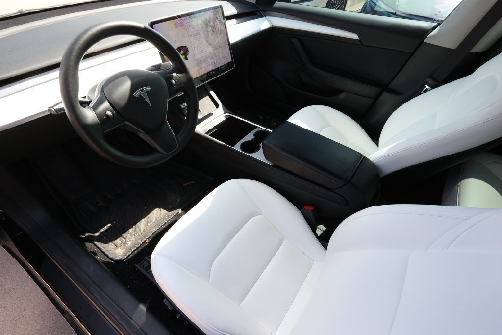 Used 2021 Tesla Model 3 Standard Range Plus RWD image 9