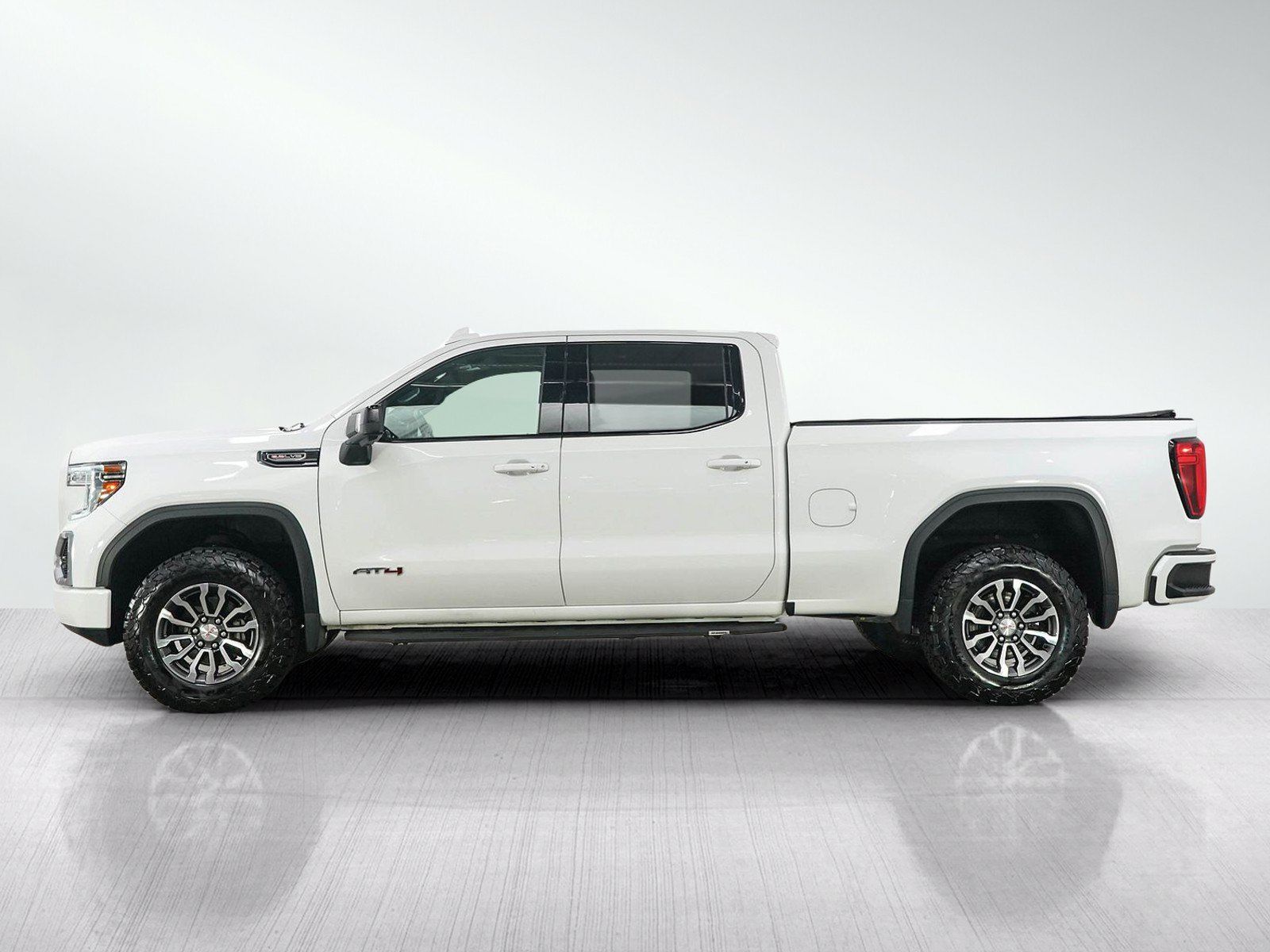 Used 2021 GMC Sierra 1500 AT4 w/ AT4 Preferred Package AWD/4WD image 2