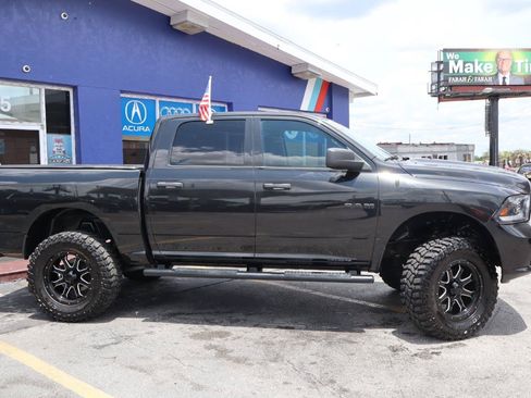 Used 2017 RAM 1500 Express AWD/4WD image 2