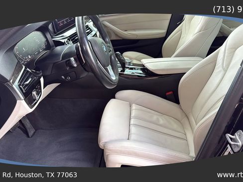 Used 2021 BMW 540i w/ Convenience Package image 25