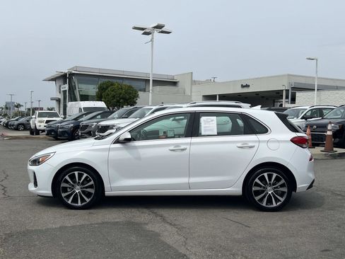 Used 2018 Hyundai Elantra GT FWD image 2