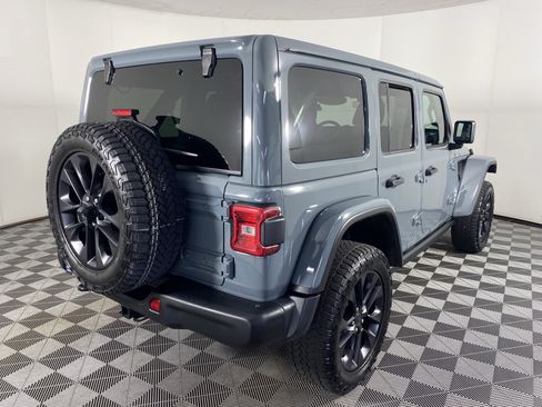 Used 2025 Jeep Wrangler Unlimited Sahara AWD/4WD image 8