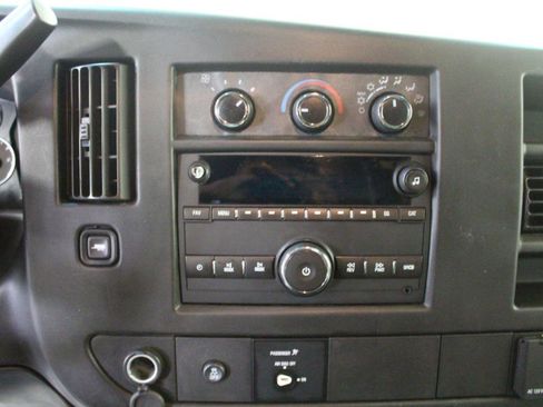 Used 2017 Chevrolet Express 2500 RWD image 11