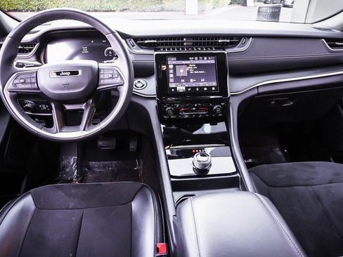 Used 2023 Jeep Grand Cherokee Altitude image 18