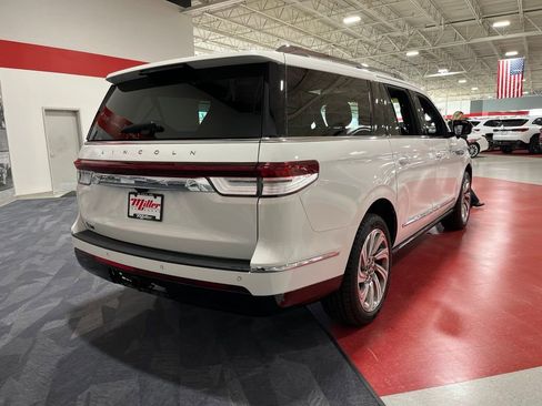 Used 2023 Lincoln Navigator L Reserve AWD/4WD image 3