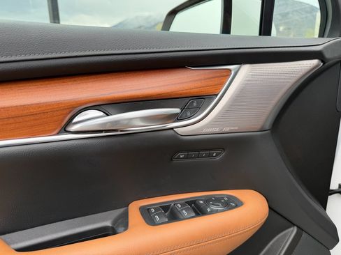 Used 2021 Cadillac XT5 Premium Luxury image 12