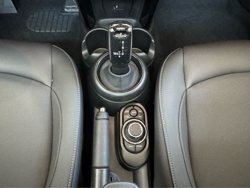 Used 2024 MINI Cooper 4-Door Hardtop FWD image 24