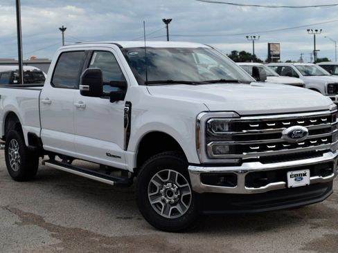 New 2026 Ford F250 Lariat w/ FX4 Off-Road Package image 3