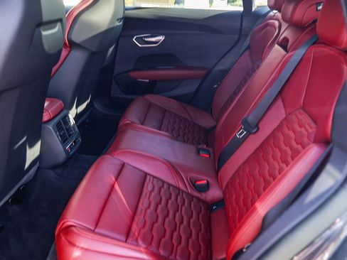 Used 2024 Audi e-tron GT Premium Plus image 18