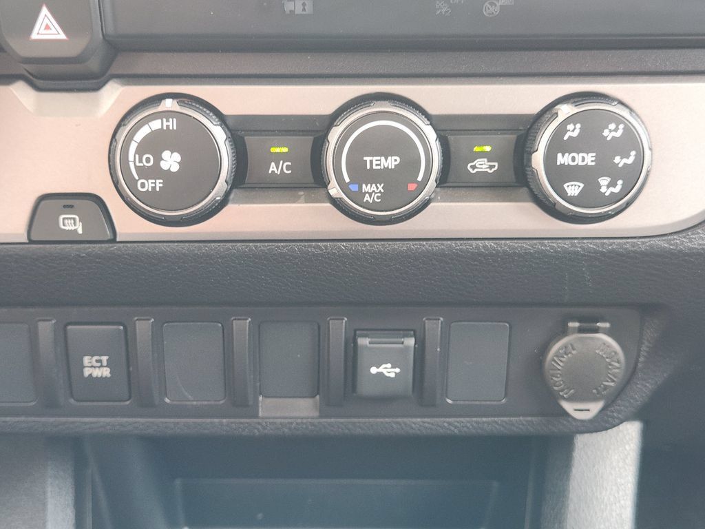 Used 2022 Toyota Tacoma SR RWD image 18