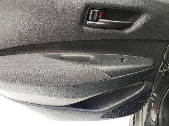 Used 2025 Toyota Corolla LE FWD image 9
