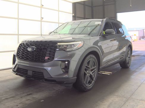 Used 2025 Ford Explorer ST AWD/4WD image 4