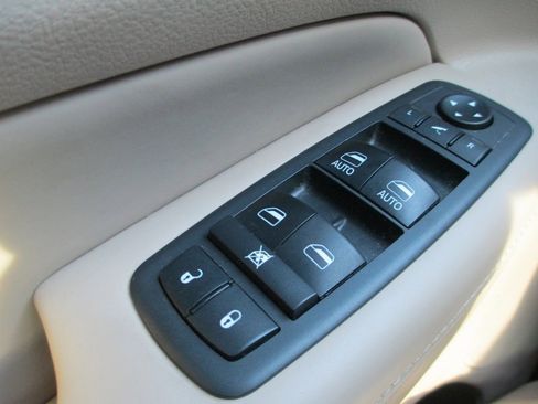 Used 2018 Jeep Grand Cherokee Overland image 23