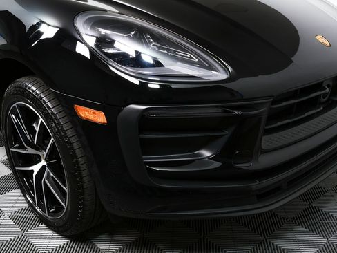 Certified 2025 Porsche Macan image 39