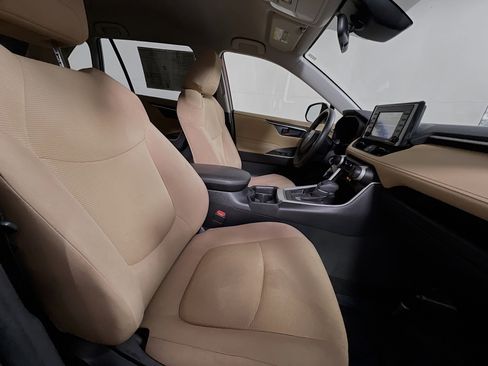 Used 2021 Toyota RAV4 LE image 30