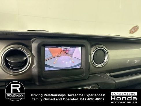 Used 2020 Jeep Wrangler Unlimited Sahara AWD/4WD image 8