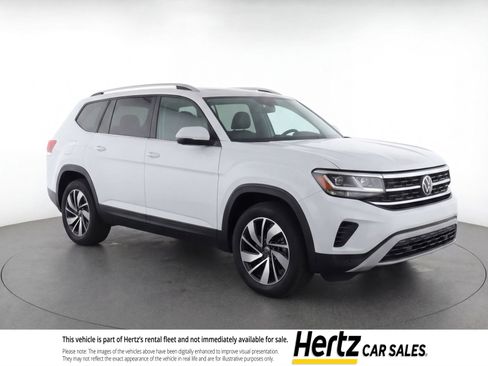 Used 2025 Volkswagen Atlas SE image 1