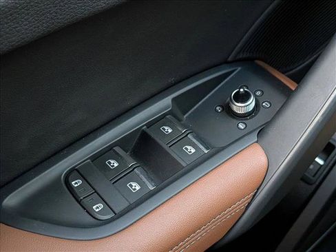 Used 2023 Audi Q5 e Premium Plus w/ Premium Plus Package image 13