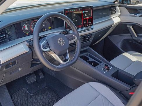 New 2025 Volkswagen Tiguan SE image 8