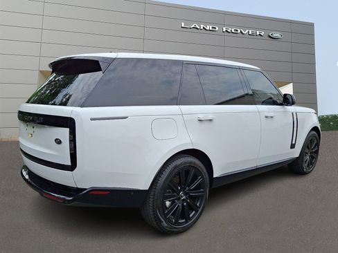 Used 2023 Land Rover Range Rover Long Wheelbase SE AWD/4WD image 2